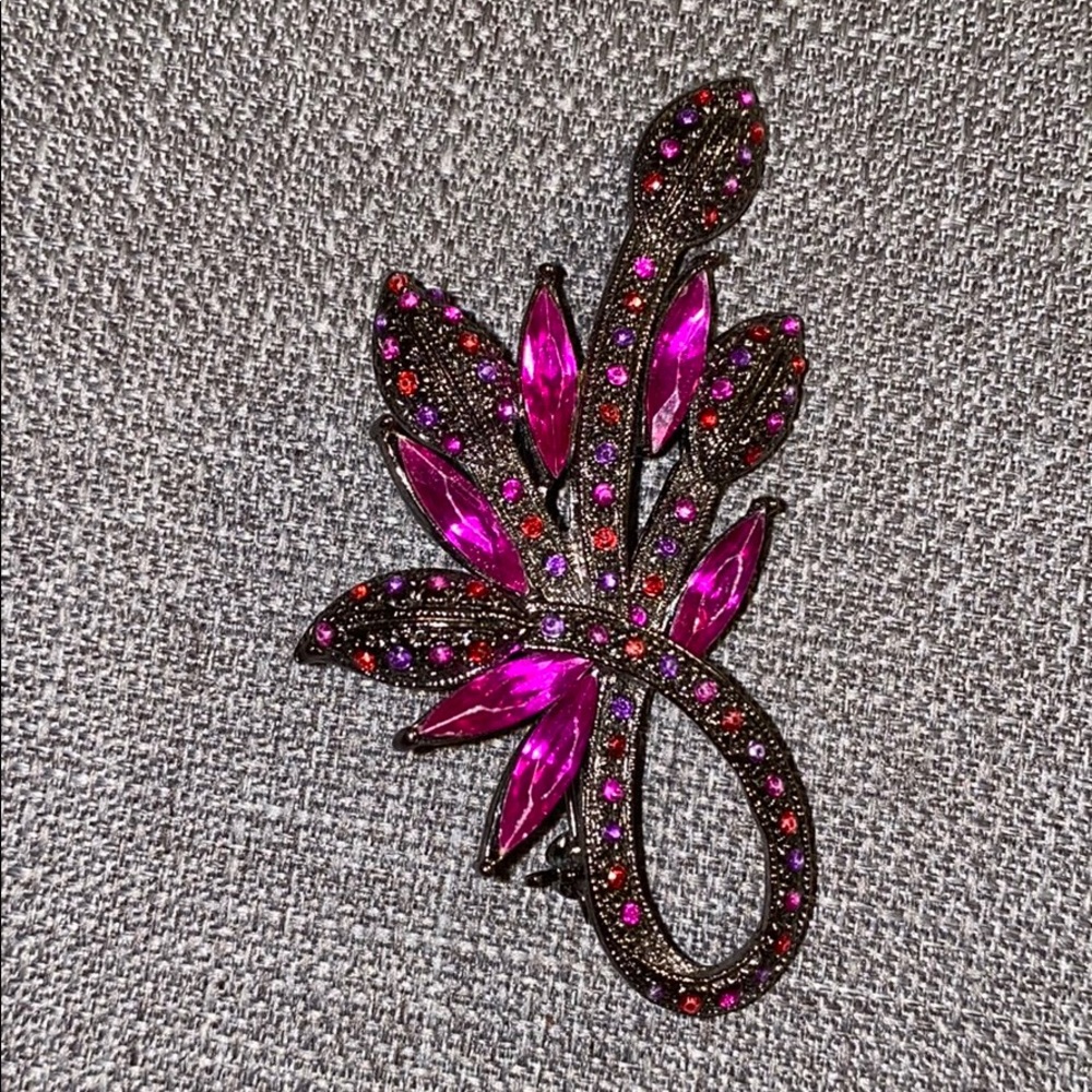 Decorative pin